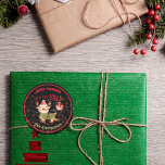 God jul & Ugly Sweater Reindeer Runt Klistermärke<br><div class="desc">Fira säsongen med det här populära temat "God jul Sweater". Hitta den här söta klisterlappen med en charmig julrenare med en svart hälsning med den stora "UGLY"-texten som ett komplement till den vackra jultrenden. Du kan enkelt uppdatera hälsning och namn och göra det till ditt att sätta på kuvert och...</div>