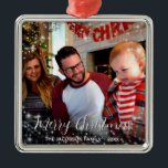 God jul Whimsical Sparkles Helgdag Photo Julgransprydnad Metall<br><div class="desc">Den här helgdag av prydnadsföremål i roligten har en viskare design med ett antal gnistor eller vita stjärnor överlagrade på fotot. Bildtexten skrivs i ett handskriftsteckensnitt för elegant och läser God jul! Det finns utrymme för ditt namn och året,  skapar den här prydnadsformen en perfekt-gåva eller familjemememento/keepsaké.</div>