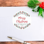 God jul Winter Greenery Returadress Runt Klistermärke<br><div class="desc">Gratulera till årstidens glädje med anpassadets juldekal! Det här runda klistermärket, som är försett med en frisk röd och andningsrik grönt, gör att du får lite helgdag till din julpost. Dekalen har din anpassningsbar, som kan vara helt personlig för namn i din familj. Adress vid grund är också redigerbart för...</div>