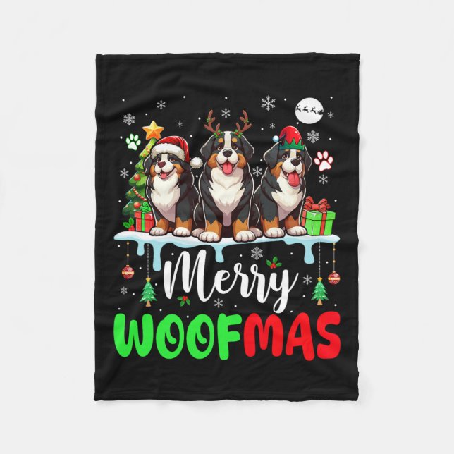 God jul Woof Three Santa Reindeer Bernese Fleecefilt (Framsidan)