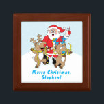 God Jultomten Reindeers Keepsakbox Minnesask<br><div class="desc">Söt behållare för dina skatter. Jultomten och hans renar. Anpassa genom att ta bort ett meddelande och lägga till ett eget. Använda ditt favoritteckensnitt stil, färg och storlekt. Design inslag kan överföras till andra Zazzle-produkter. Justera alltid och kontrollera om perfekten passar när du överför formgivning. God jul! Storlek: Liten 5,...</div>