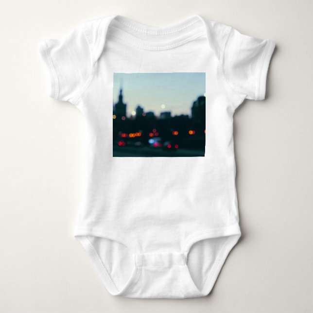 God kväll: Blurry Cityscape Silhouette. T Shirt (Framsida)