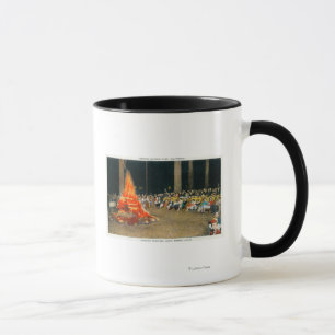 God kväll vid Bonfire i Giant Forest Lodge Mugg