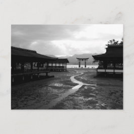 God kväll vid Itsukushima Shrine Vykort