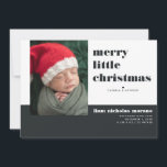 God Little jul Helgdag Birgement Notice Julkort<br><div class="desc">"God jul". Detta minsta typografi vid julförlossningen belyser din bild med färska, moderna typsnitt. Anpassa med ett foto och födelsestatus. Ytterligare 5 fotokollage på baksidan. Lägg till anpassningsbarnas ordalydelse i den här designen genom att använda rutorna "Redigera den här designmallen" på objektets höger eller klicka på den blå "Anpassa den"...</div>