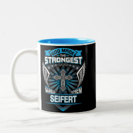 God Made The Strongest And Named Them Seifert Två-Tonad Mugg