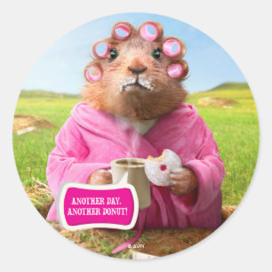God morgon Groundhog med Breakfast Donut och kaffe Runt Klistermärke