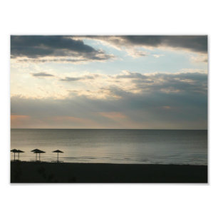 God morgon himlar över stranden i Greklands naturp Fototryck