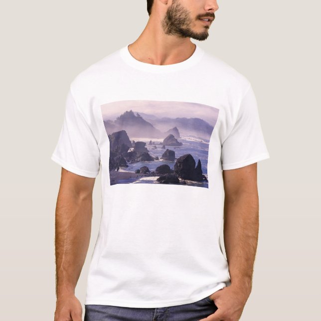 God morgon vid Oregon kusten nära Nesika. T-shirt (Framsida)