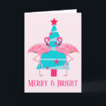 God och Bright Rosa Flamingo Beach-jul Helgkort<br><div class="desc">Anpassningsbar personlig Merry och Bright Rosa Flamingos Beach Julgran hälsningskort i klassisk rosa, turkos och teal tropiska färg palett. Ett underbart kustjullkort för alla som bor vid havet. Du kan också ladda ned det här kortet digitalt för att skicka via e-post eller text, eller för att skriva ut på hemsidan!...</div>