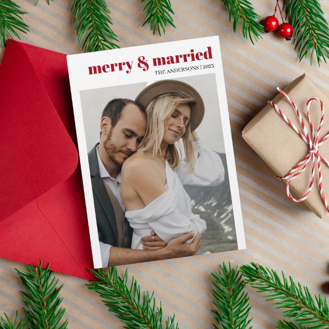 God och gift Modern Red Cute Photo Jul Julkort (Merry & Married Photo Christmas Card)
