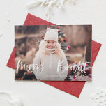God och lätt penselstil Fotojul Julkort<br><div class="desc">Må dina helgdagar vara ärliga och klara! Skicka helgdag önskemål och hälsning med det här runda helgdag-fotokortet. Den innehåller citatet "Merry   Bright" i penselhandsbokstäverna. Anpassa det här helgdag genom att lägga till ditt favoritfoto,  hälsning,  namn och annan information - som finns som ett platt,  vikt eller vykort.</div>