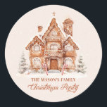 God Party Gingerbröd House Sticker Runt Klistermärke<br><div class="desc">Personligen runt dekalen i julhuset i Party kommer att vara ett underbart tillägg till party favors eller inbjudan. Designad med ett vackert Gingerbröd på en snöbakgrund. Matcha objekt i vår</div>