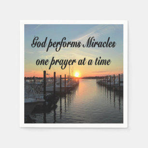GOD PRESENTERAR MIRAKLES EN PRAYER I taget Pappersservett