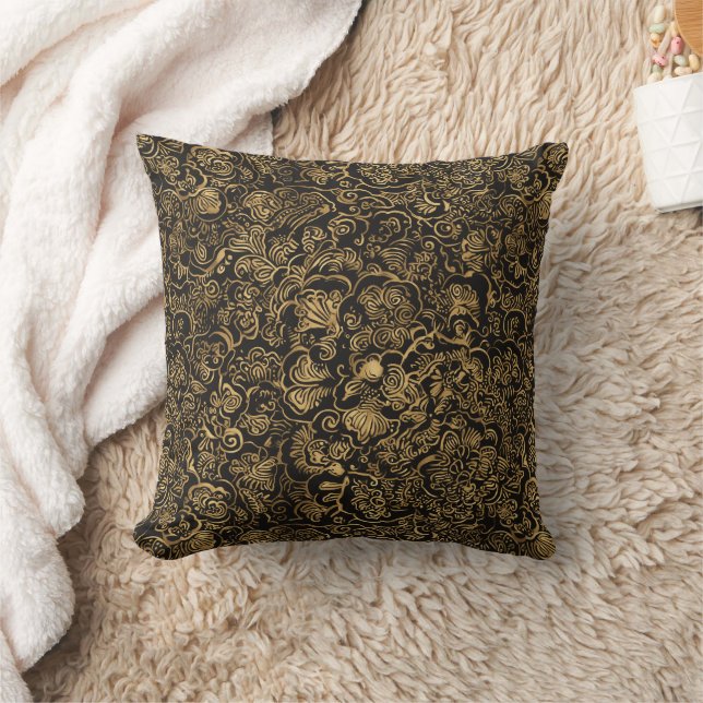 Gold Floral Baroque Pattern on Black Kudde (Filt)