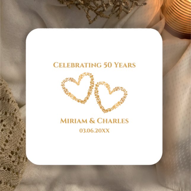Golden 50:e Bröllop-årsdagen Heart-Personligen Underlägg Papper Kvadrat (Personalize these simple elegant golden heart coasters for stylish 50th wedding anniversary table
)