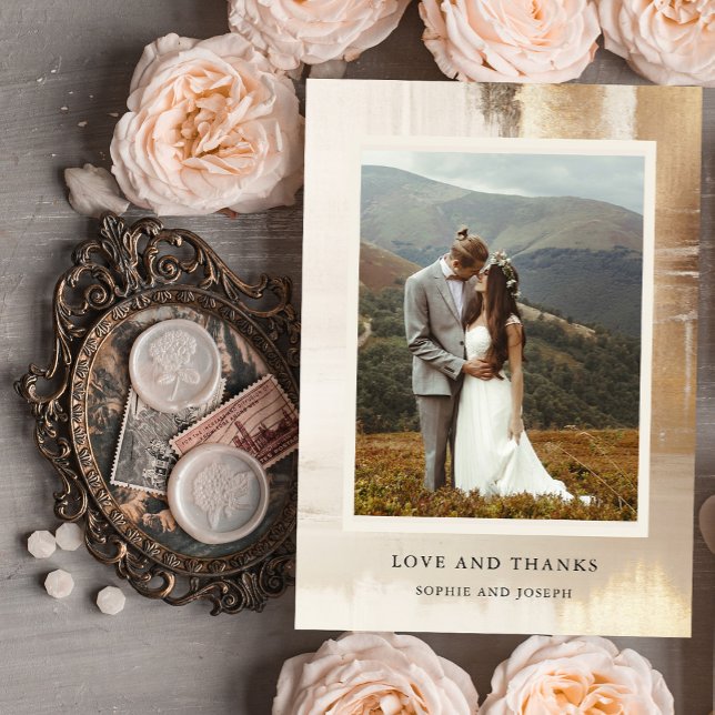 Golden Abstrakt | ELEGANT BRÖLLOP Tack Kort (A modern and glamorous wedding thank you card, with a neutral gold abstract design and your photo)