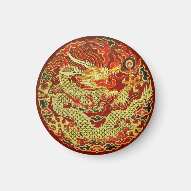 Golden asian draken broderad på mörk röd magnet (Framsidan)