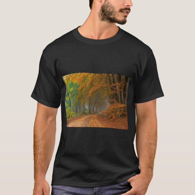 Golden Autumn Forest Scene Tee (Framsida)