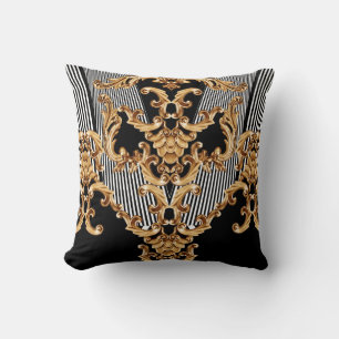 Golden baroque, intricate prydent design. kudde