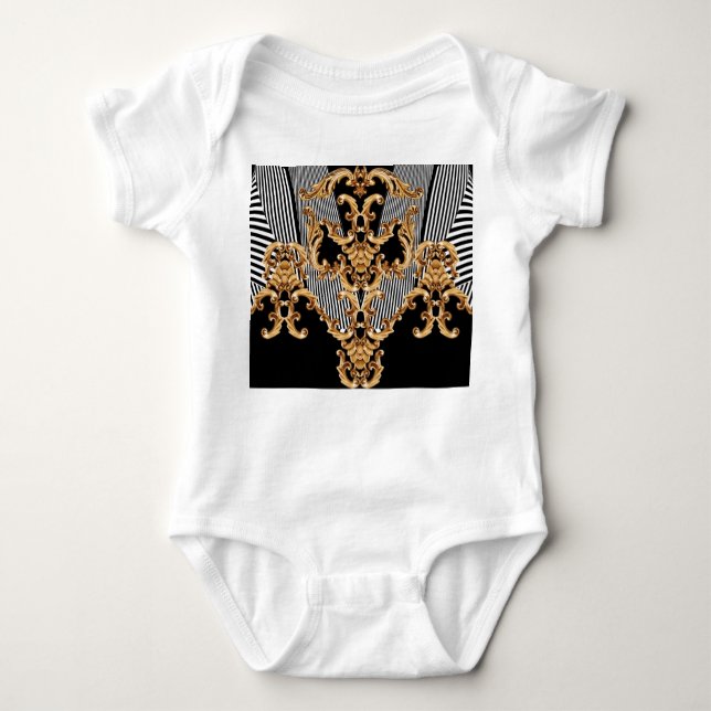Golden baroque, intricate prydent design. t shirt (Framsida)