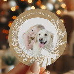 Golden Brown och White God Jul - andedräkt Foto Runt Klistermärke<br><div class="desc">Helgdag fotodekal med en enkel julkrans. Om du vill ha en mer avancerad anpassning av den här designen klickar du på knappen DESIGN VERKTYG ovan!</div>