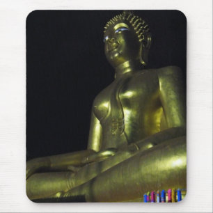 Golden Buddha i natt Musmatta
