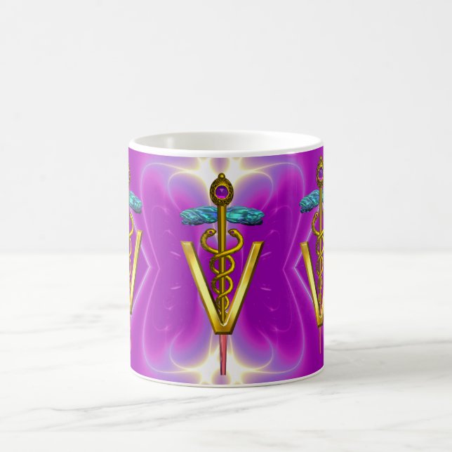 GOLDEN CADUCEUS VETERINARY SYMBOL Rosa Fuchsia Kaffemugg (Center)