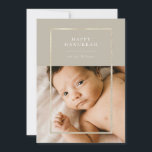Golden Champagne Ram Hanukkah Photo Julkort<br><div class="desc">Elegant faux guld ram,  Lycklig Hanukkah Helgdag fotokort. Funktioner,  ett foto på framsidan och två fotomallar på baksidan av kortet som samordnar bakgrunden till champagnebeige färg.</div>