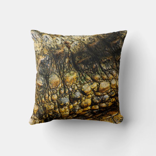 Golden Crocodile Skin Texture Close Up Kudde (Baksida)