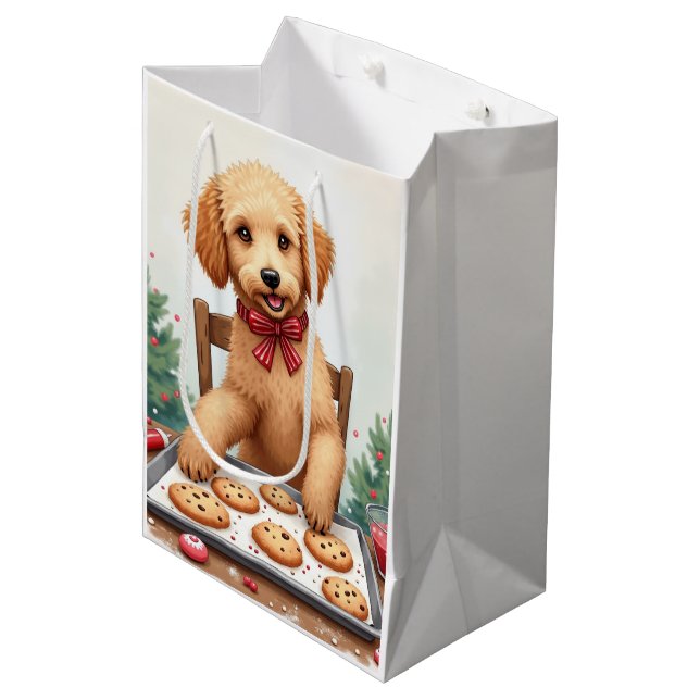 Golden Doodle Dekorerar Julgodis (Framsidan Vinklad)