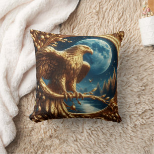 Golden Eagle Perched by Moonlit Sjö at Night Kudde