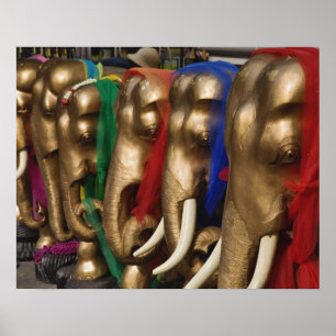 Golden elephants dekorerade med färgstark färg poster