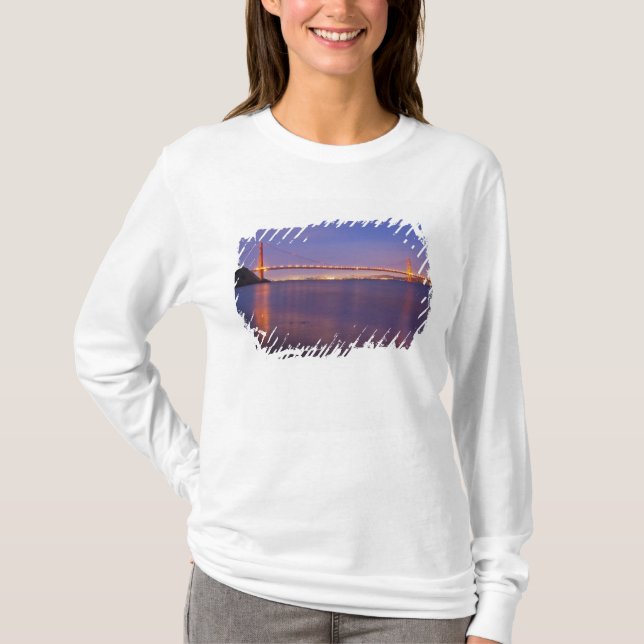 Golden Grind Bridge vid dusch från Kirby Cove T-shirt (Framsida)