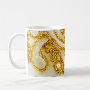Golden gult snöre rand. Bakgrund struktur, sol Kaffemugg