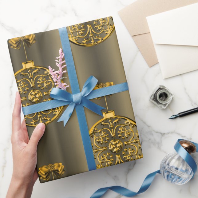 Golden jul Baubles på Bronze Presentpapper (Skapare uppladdad)