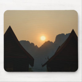 Golden light on the peaks: sunset in Vang Vieng Musmatta