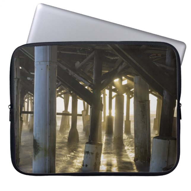 Golden Light Shines through Laptop Fodral (Framsidan)