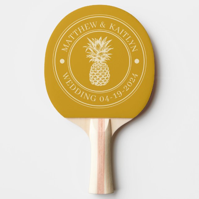 Golden Ochre Pineapple Wedding Crest & Names Pingisracket (Framsidan)