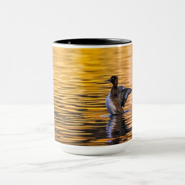 Golden öga på ett gyllene sjö mugg (Center)