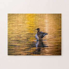 Golden öga på ett gyllene sjö pussel