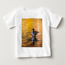 Golden öga på ett gyllene sjö t shirt
