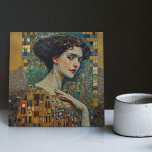 Golden Phase Gustav Klimt Mosaic Edwardian Woman C Kakelplatta<br><div class="desc">Den här vackra keramiska plattan har en grafik som inspirerats av Gustav Klimts "gyllene fas", som skildrar en kvinna från Edwardian-eran. Under denna period fascinerades Klimt av bysantinska mosaiker och utvecklade sin mosaikteknik med hjälp av guld löv och vibrant färg. Denna teckning betalar ett erkännande för Klimts innovativa mosaikstrategi och...</div>
