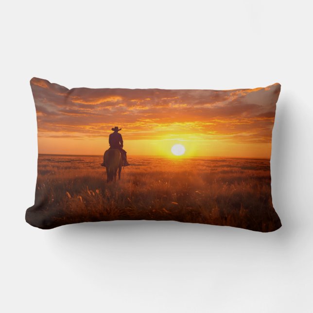 Golden Prairie Cowboy Sunset Farmhouse Art Lumbarkudde (Framsida)