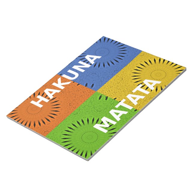 Golden Red Blue Grönt Hakuna Matata Anteckningsblock (Vinklad)