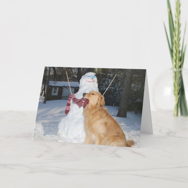 Golden Retriever bygger snöman för högtiden Helgkort (Framsida)