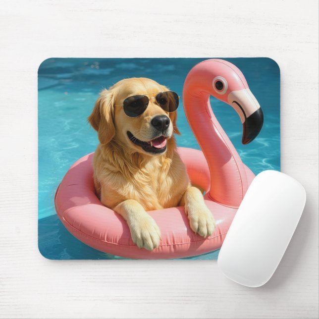 Golden Retriever Floating With Flamingo Musmatta (Med mus)