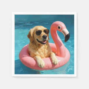 Golden Retriever flyter på en flamingo-poolleksak Pappersservett