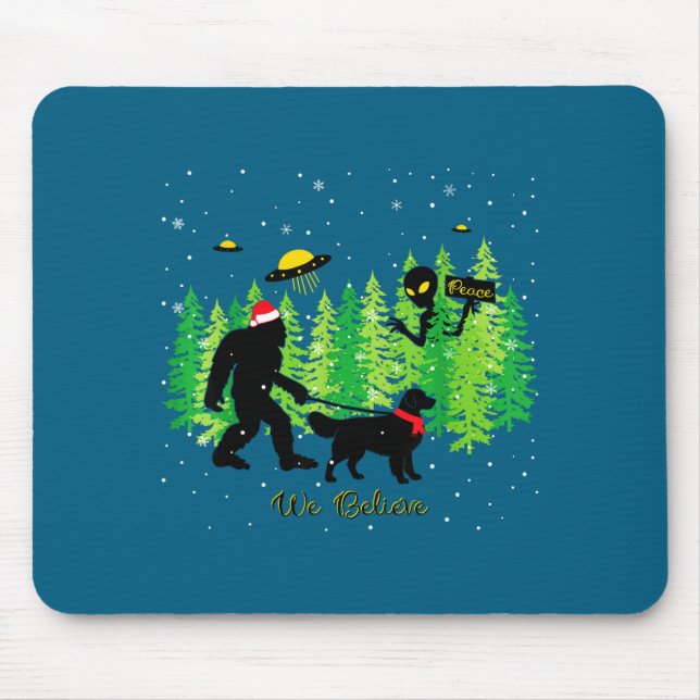 Golden Retriever Funny Bigfoot Christmas Alien Ufo Musmatta (Framsidan)