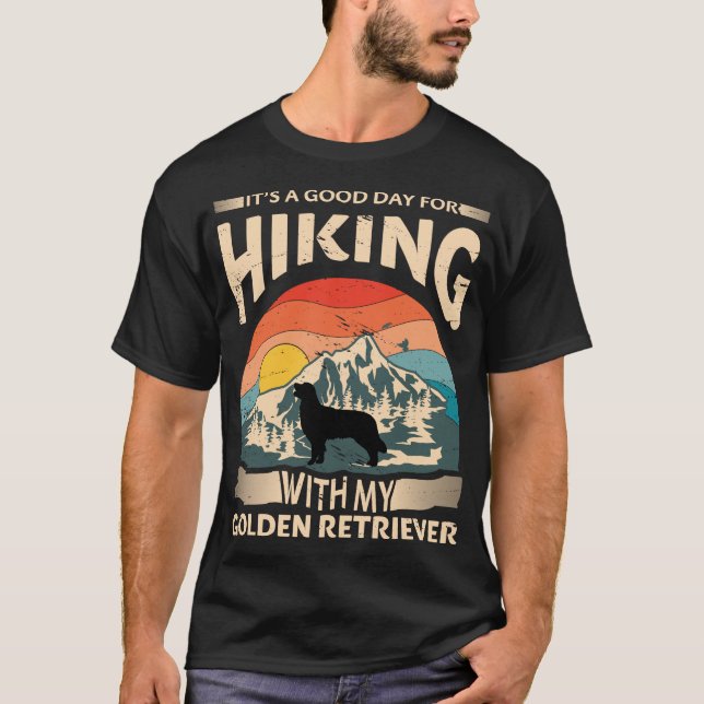 Golden Retriever Hiking T-Shirt (Framsida)